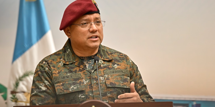 Ministro de la Defensa Nacional Henry Saenz. / Foto: Alvaro Interiano