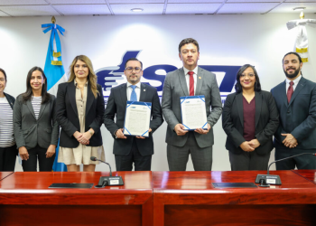IGM y SAT firman convenio para facilitar la reintegración de migrantes retornados. (Foto: IGM)