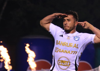 Comunicaciones reafirma su domino sobre Municipal al ganar el Clásico 336