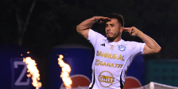 Comunicaciones reafirma su domino sobre Municipal al ganar el Clásico 336