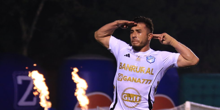 Comunicaciones reafirma su domino sobre Municipal al ganar el Clásico 336