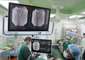 Nuevo aparato agregado al quirófano del Hospital Departamental de Totonicapán permitió la recuperación de movilidad de un paciente. (Foto: MSPAS)