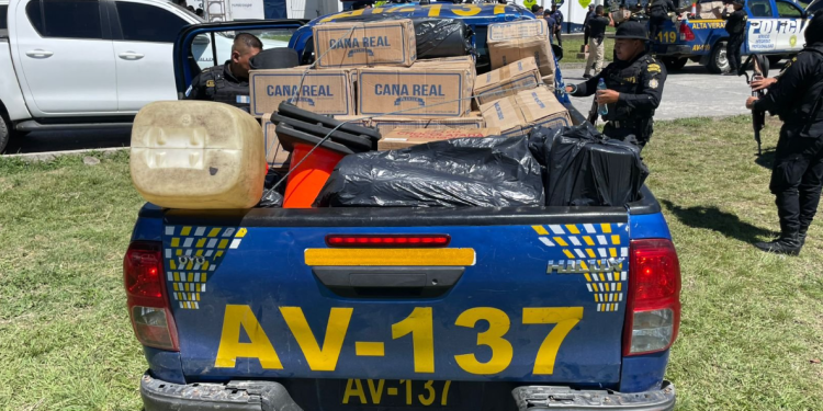 La Dipafront mantiene vigilancia constante en puertos, aeropuertos y puestos fronterizos, considerados puntos clave para el ingreso de productos ilícitos. / Foto: PNC