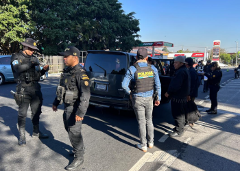 Este tipo de operativos contra taxis ilegales en Guatemala responde a denuncias ciudadanas. / Foto: PNC