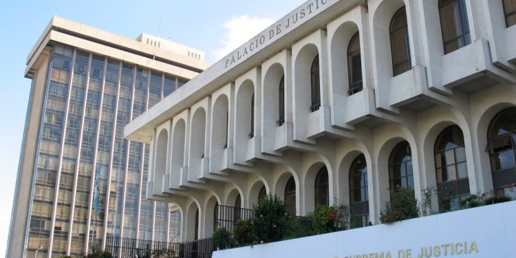 CSJ recibió expedientes de 39 candidatos a magistrados de la CC. (Foto: archivo)