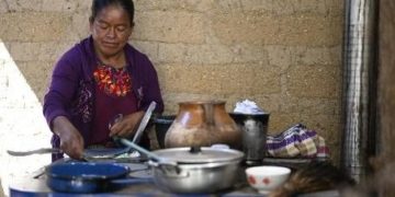 Con el uso de estufas mejoradas se reducen los riesgos de enfermedades pulmonares por exposición al humo.
