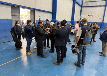 Fiscales del Ministerio Público (MP) allanan sedes de votación del CANG en la capital. / Foto: Guatemala Visible.