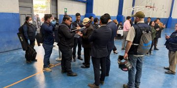 Fiscales del Ministerio Público (MP) allanan sedes de votación del CANG en la capital. / Foto: Guatemala Visible.