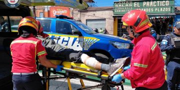 El menor de edad resultó herido al enfrentarse con la PNC. / Foto: Bomberos Municipales.