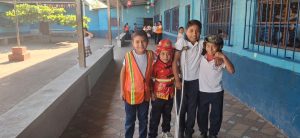 Estudiantes de diferentes centros educativos participan en el Simulacro Nacional 2026. (Foto: Mineduc)