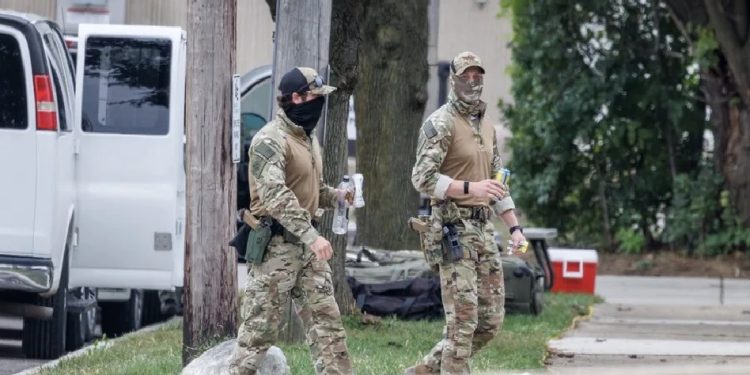 El Departamento de Seguridad Nacional de EE. UU. asegura que agentes de la ICE no vigilarán los centros de votación en noviembre.