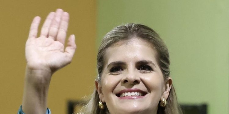 Laura Fernández, es la virtual presidenta electa de Costa Rica al obtener el 48.5 % de los votos con el 88.4 % de las mesas escrutadas.