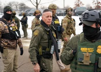 Las redadas migratorias a cargo del ICE y la patrulla fronteriza de EE. UU. continuarán a pesar de la falta de financiamiento para el Departamento de Seguridad Nacional.