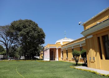 El ente rector de los institutos y escuelas normales con especialidades será el Ministerio de Educación.