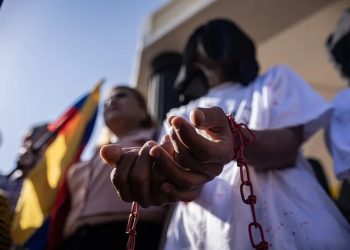 La ONG Foro Penal asegura que hasta ahora ha verificado la excarcelación de 350 presos políticos en Venezuela.