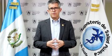 Ministro de Salud comparte las acciones contra el cáncer que se llevan a cabo en el Hospital de Antigua. (Foto: archivo)