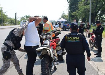 Operativos de revisión en el marco de la Operación Centinela. / Foto: PNC