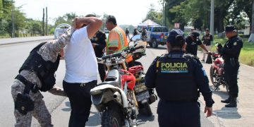 Operativos de revisión en el marco de la Operación Centinela. / Foto: PNC