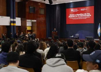 Presidente Bernardo Arévalo se refiere a las elecciones en el CANG. (Foto: Analí Camey)