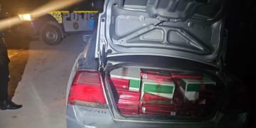 Localizaron un automóvil en el municipio de Melchor de Mencos, departamento de Petén, el cual transportaba 45 cajas. / Foto: PNC