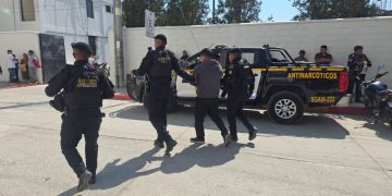 Capturan a presuntos coyotes en Huehuetenango. / Foto: PNC.