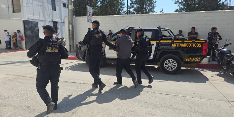 Capturan a presuntos coyotes en Huehuetenango. / Foto: PNC.