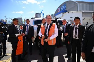 Presidente llega a Conred. / Foto: Byron de la Cruz