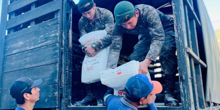 Entregan apoyo a familias afectadas por sismos en Zapotitlán, Jutiapa