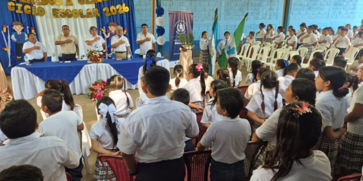 Inicia el ciclo escolar 2026 en Retalhuleu con más de 80 mil estudiantes en las aulas