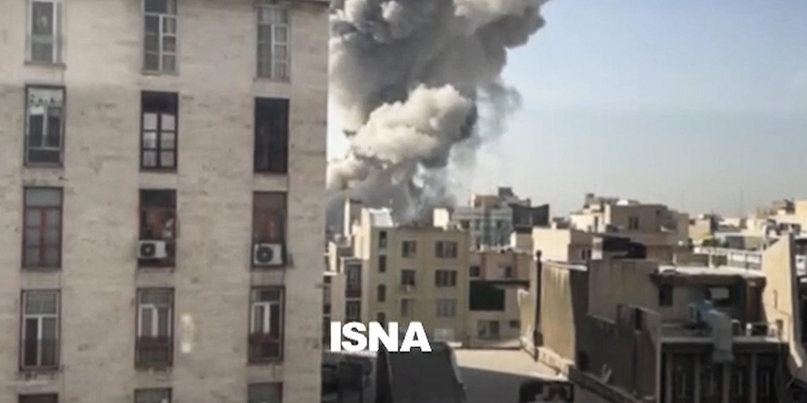 Imagen de uno de los ataques de Israel que impactaron Teherán, la capital de Irán. / Foto: EFE, ISNA.