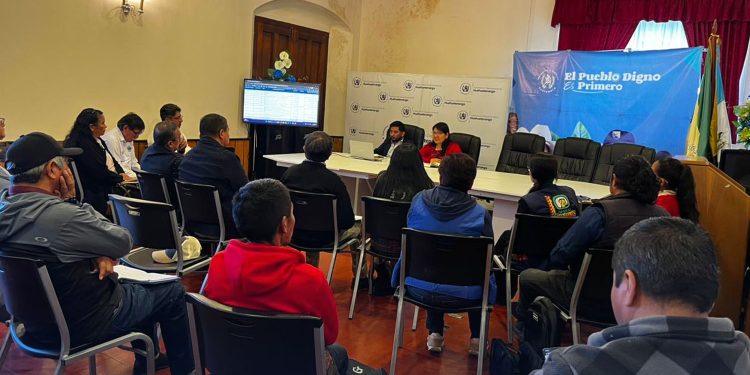 Sostienen diálogo para una mejor gestión institucional en Huehuetenango