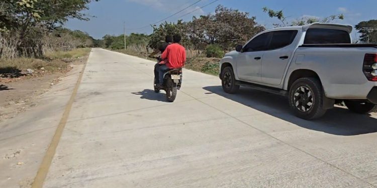 Mejoramiento de camino rural fortalece la conectividad en Parcelamiento El Rosario, Champerico