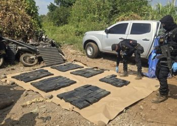 Agentes antinarcóticos de la PNC ubican 111 paquetes con posible droga en Retalhuleu