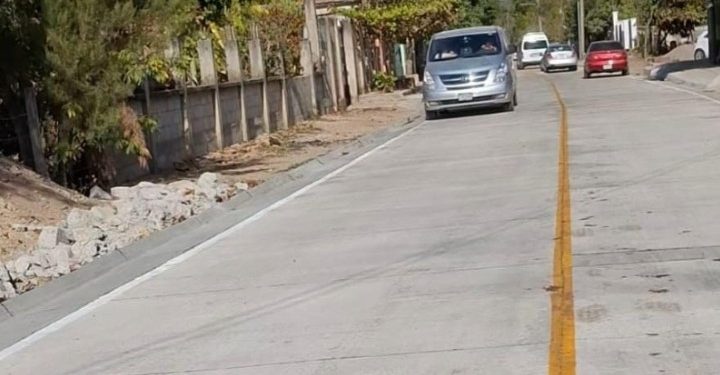 Entregan proyecto de pavimentación en aldea Bordo Alto, Quesada