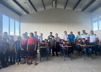 Entregan ampliación de escuela primaria en Caserío La Unión, Raxruhá