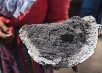 Ministerio de Cultura fortalece acciones para salvaguardar la sal negra en Sacapulas. (Foto: MCD)