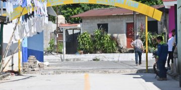 Supervisan proyecto de mejoramiento vial en aldea Fegua, San Felipe