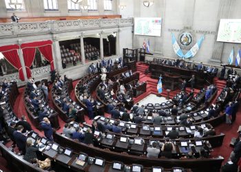 Congreso reelige a Roberto Molina Barreto y Luis Rosales como magistrados a la Corte de Constitucionalidad
