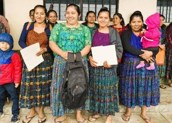 Familias de Cobán reciben Bono Social para mejorar su calidad de vida. (Foto: Mides)