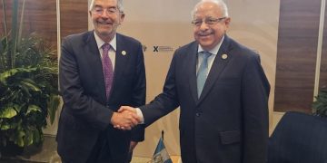 Cancilleres de Guatemala (derecha) y México (izquierda). / Foto: Minex.