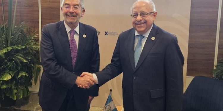 Cancilleres de Guatemala (derecha) y México (izquierda). / Foto: Minex.