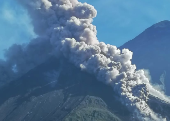 Volcán Santiaguito presenta actividad./Foto: Conred.