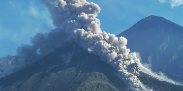 Volcán Santiaguito presenta actividad./Foto: Conred.
