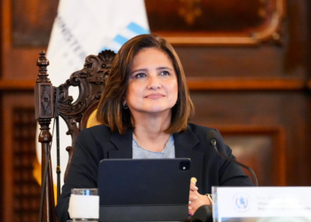 Vicepresidenta insta a salas de amparo a resolver acciones y garantizar participación plena en elección de rector de la Usac. (Foto: archivo)