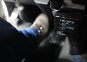 Implementación del Sistema Limitador de Velocidad./Foto: Danilo Ramírez.