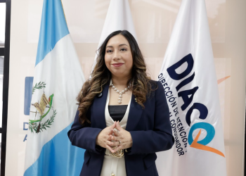 la directora de la Diaco, Leslie Yvonne Tzicap González
