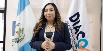 la directora de la Diaco, Leslie Yvonne Tzicap González