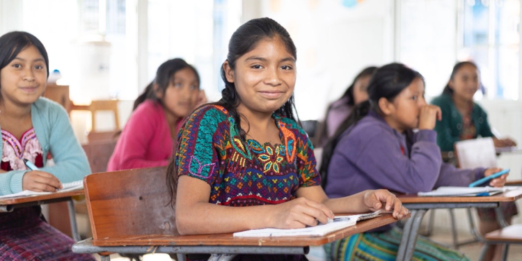 Abren convocatoria para beca social de educación media./Foto: Mides.