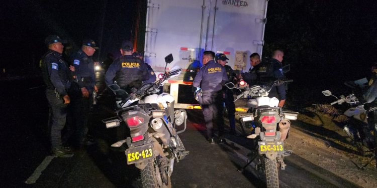 Furgón recuperado en Escuintla. / Foto: PNC