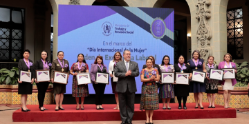 Entregan Orden de Excelencia Laboral./Foto: Analí Camey.